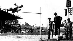 Olympiasieger 1924 im Hochsprung: Harold M. Osborn aus den USA (Foto-Reproduktion) © picture-alliance/ dpa