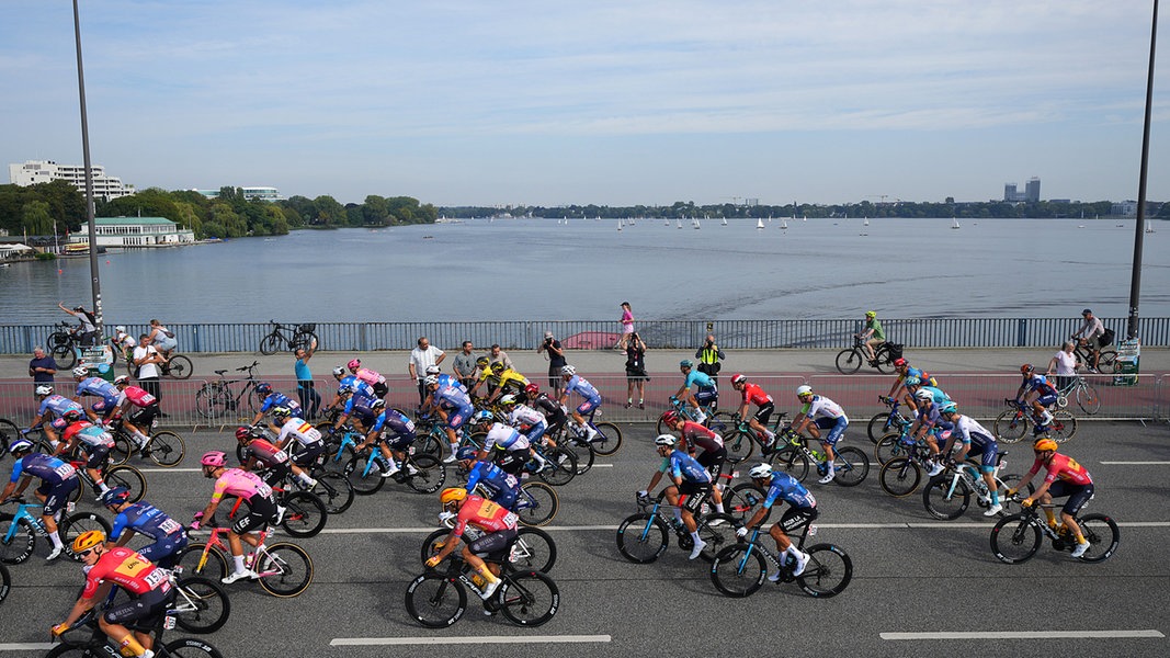 Cyclassics: Schwere Stürze beim Hobbyrennen – Profis jetzt live