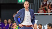 Der Basketballtrainer Christian Held. © IMAGO / kolbert-press 