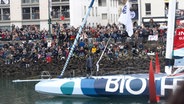 Das Biotherm-Boot bei der Parade der Vendée Globe © picture alliance / Hans Lucas | Estelle Ruiz 