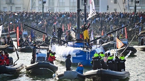 Charlie Dalin nach seinem Sieg bei der Vendée Globe © Jean-Louis Carli / Alea 