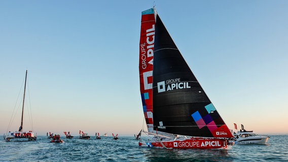 Damien Seguin auf seiner Imoca-Yacht Groupe Apicil © Anne Beauge / Alea 