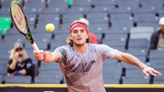 Tennisprofi Stefanos Tsitsipas am Hamburger Rothenbaum © Daniel Bockwoldt/dpa 