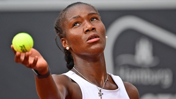 Die Hamburgerin Noma Noha Akugue beim Tennisturnier am Rothenbaum © Witters 