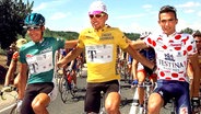 Erik Zabel (l.) im Grünen Trikot, Tour-Sieger Jan Ullrich (M.) und Richard Virenque im Trikot des besten Bergfahrers bei der Tour de France 1997 © picture-alliance / dpa 