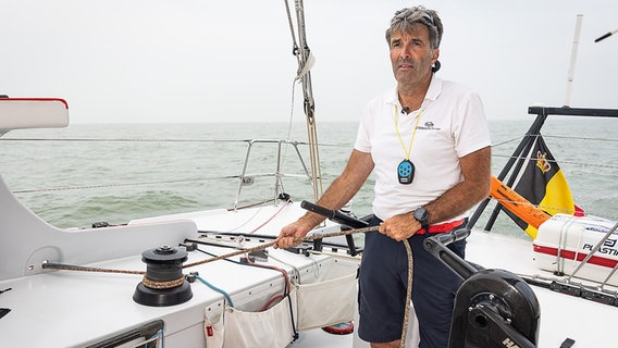 Der belgische Skipper Denis Van Weynbergh © picture alliance/dpa/Belga | James Arthur Gekiere 