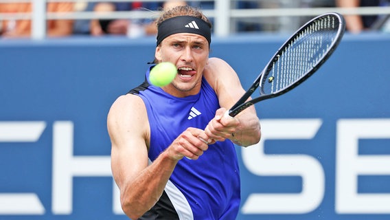 Tennis-Profi Alexander Zverev bei den US Open in New York © IMAGO / Hasenkopf 