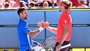 Die Tennisprofis Alexander Zverev (r.) und Novak Djokovic © picture alliance/dpa/AAP | James Ross 