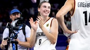 Jubel bei der Rendsburgerin Elisa Mevius nach dem Sieg im 3x3 Basketball bei Olympia © picture alliance / HMB Media | Steffie Wunderl 