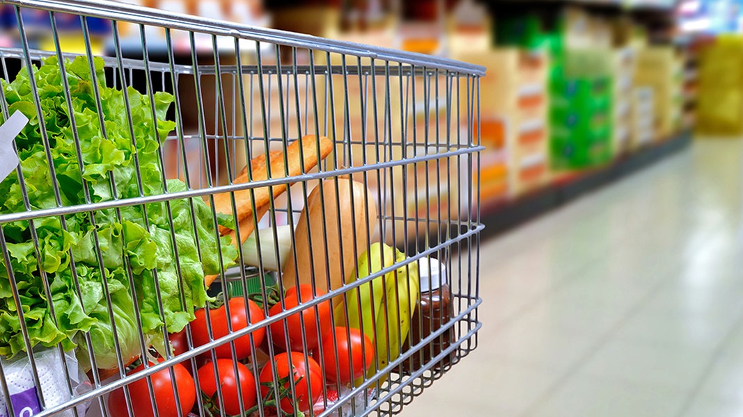 Einkaufswagen in einem Supermarkt