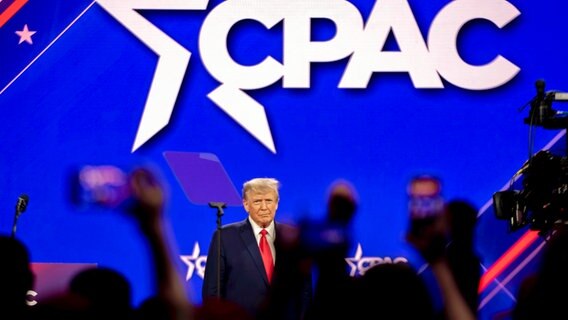 Donald Trump spricht auf der CPAC Konferenz, National Harbor, Maryland, USA © picture alliance / ZUMAPRESS.com Foto: Dominic Gwinn