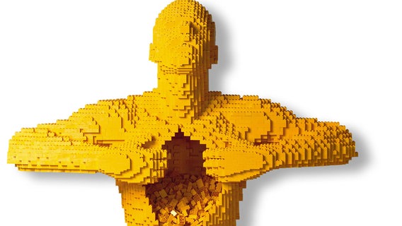 Ein Mensch geformt aus Legosteinen. © The Art of the Brick Foto: The Art of the Brick