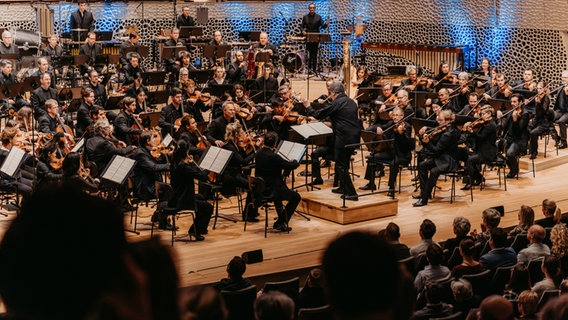 Visions-Festival 2025: Eröffnungskonzert des NDR Elbphilharmonie Orchesters. Am Pult: Alan Gilbert. © Sophie Wolter Foto: Sophie Wolter