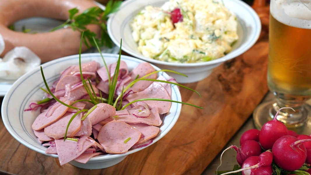 Wiesn-Platte mit Wurstsalat und Obazda | NDR.de - Ratgeber - Kochen ...