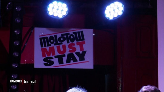 Auf einem Schild ist der Slogan "Molotow must stay" zu lesen. © Screenshot 